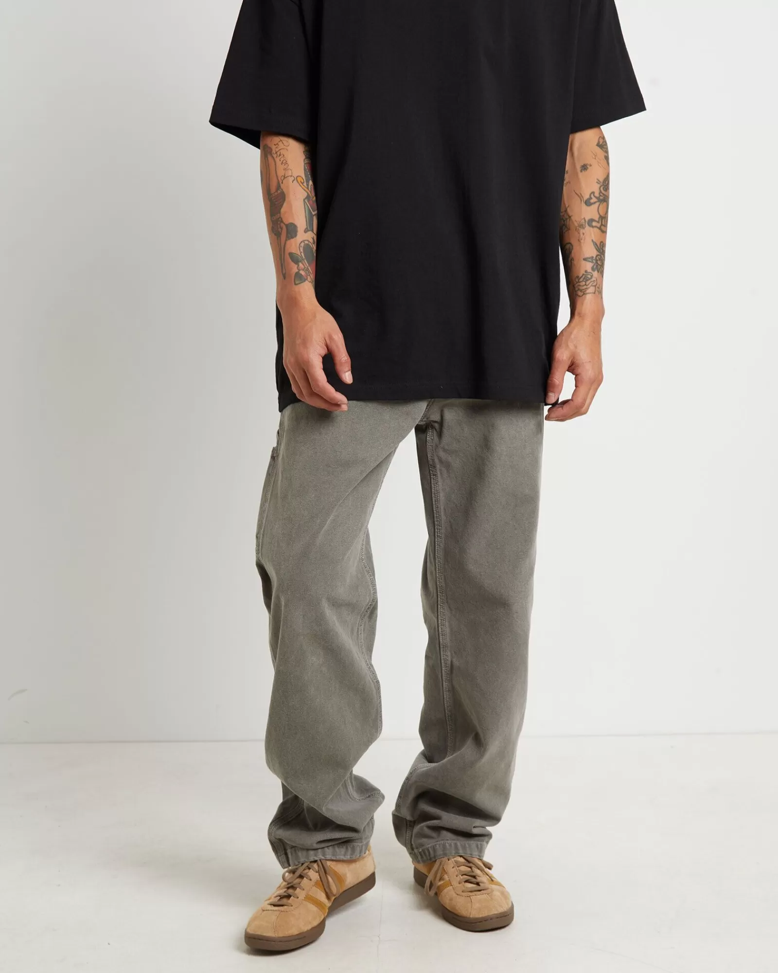 Shop LEVIS 568 Stay Loose Carpenter Pants In Oregano