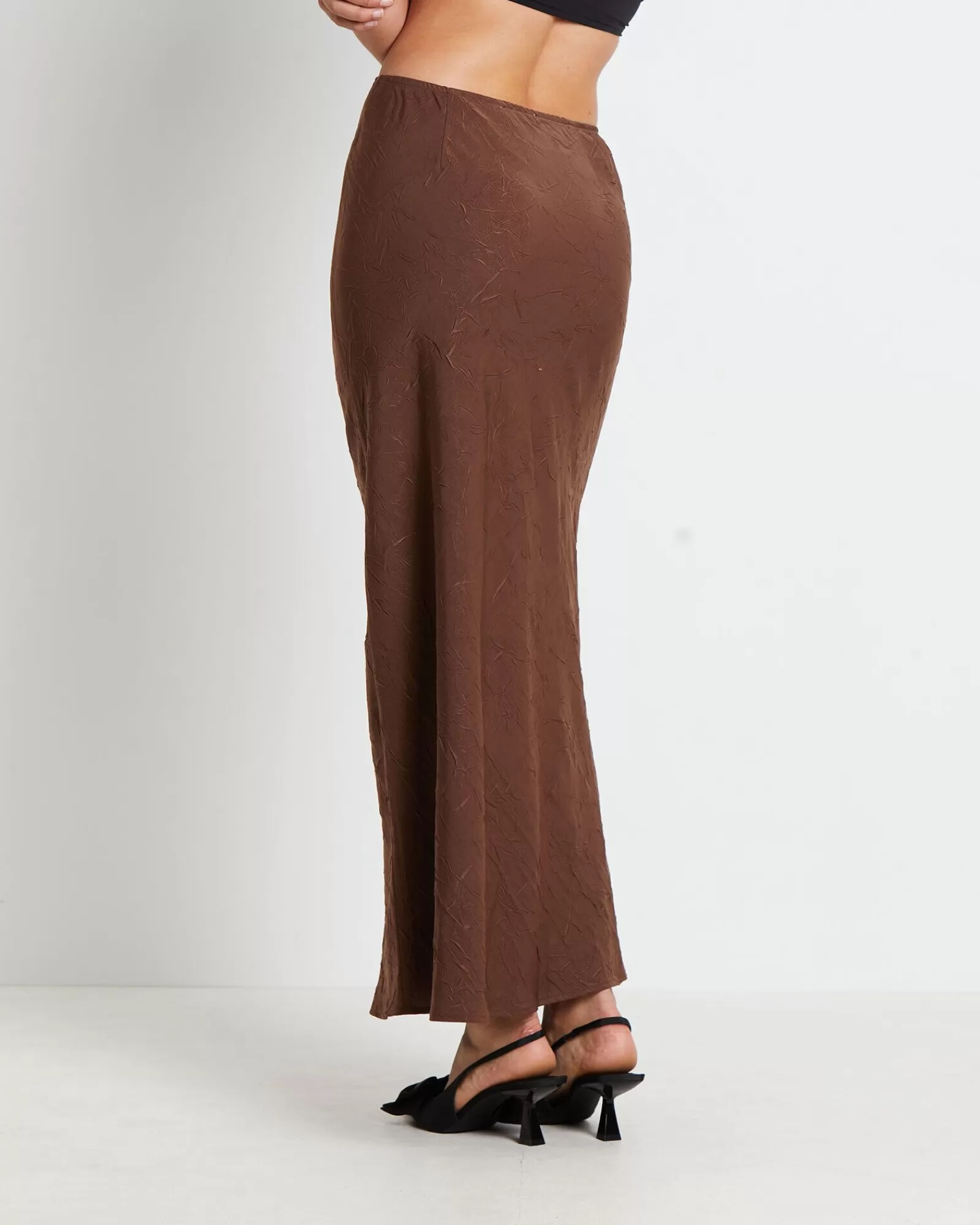 Discount STUDIO Allegra Crinkle Satin Maxi Skirt In Chocolate Brown