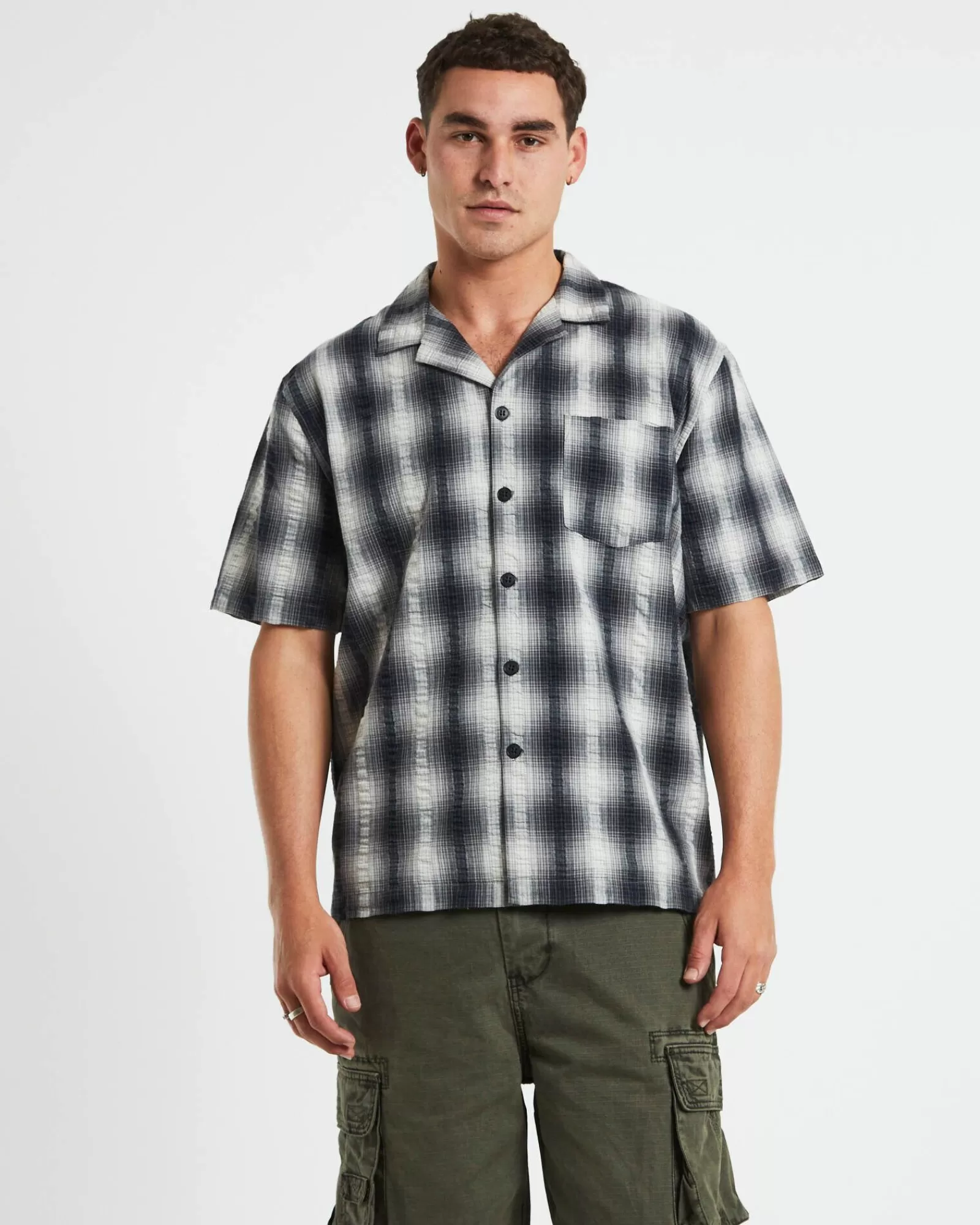 Store BLACK NOISE WHITE RAIN Aura Check Short Sleeve Shirt In Hombre Grey