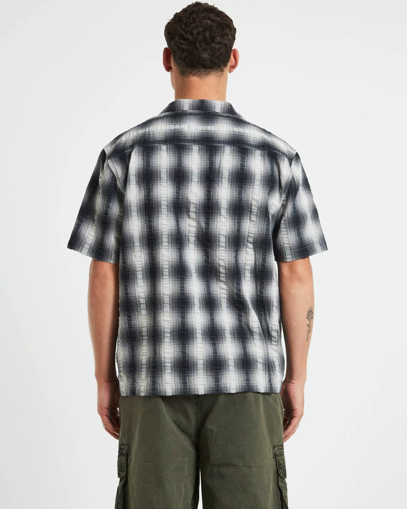 Store BLACK NOISE WHITE RAIN Aura Check Short Sleeve Shirt In Hombre Grey