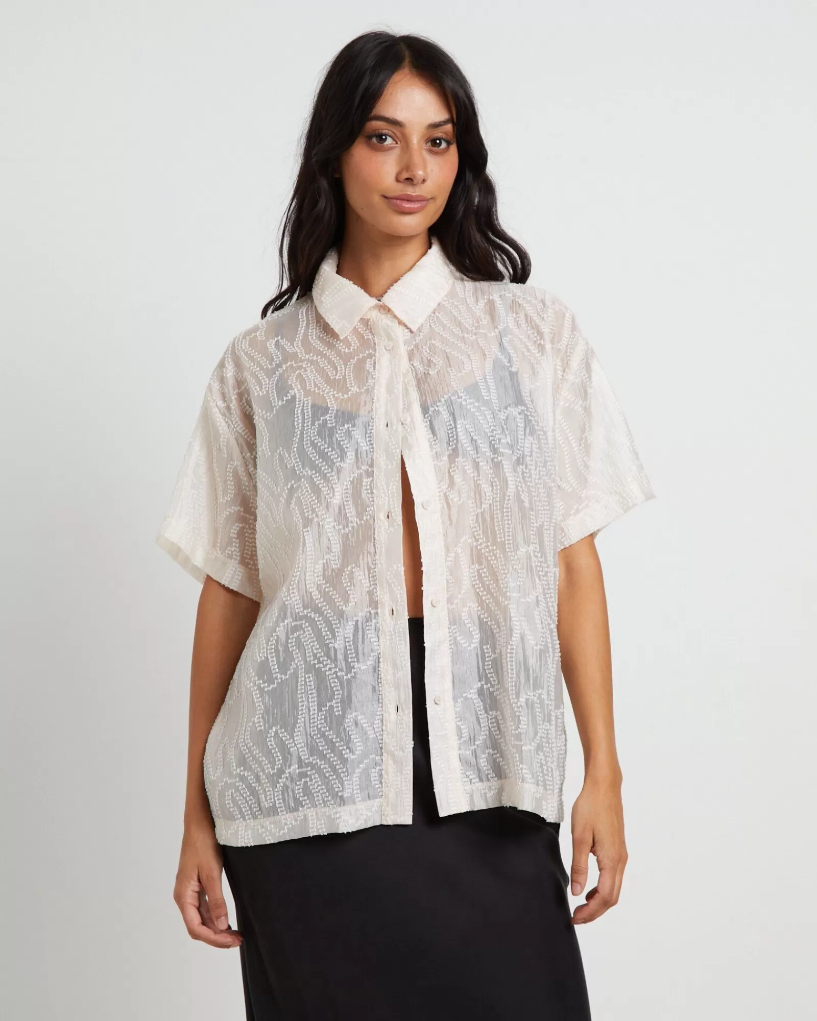 Sale ALICE IN THE EVE Avery Sheer Textured Short Sleeve Shirt In White