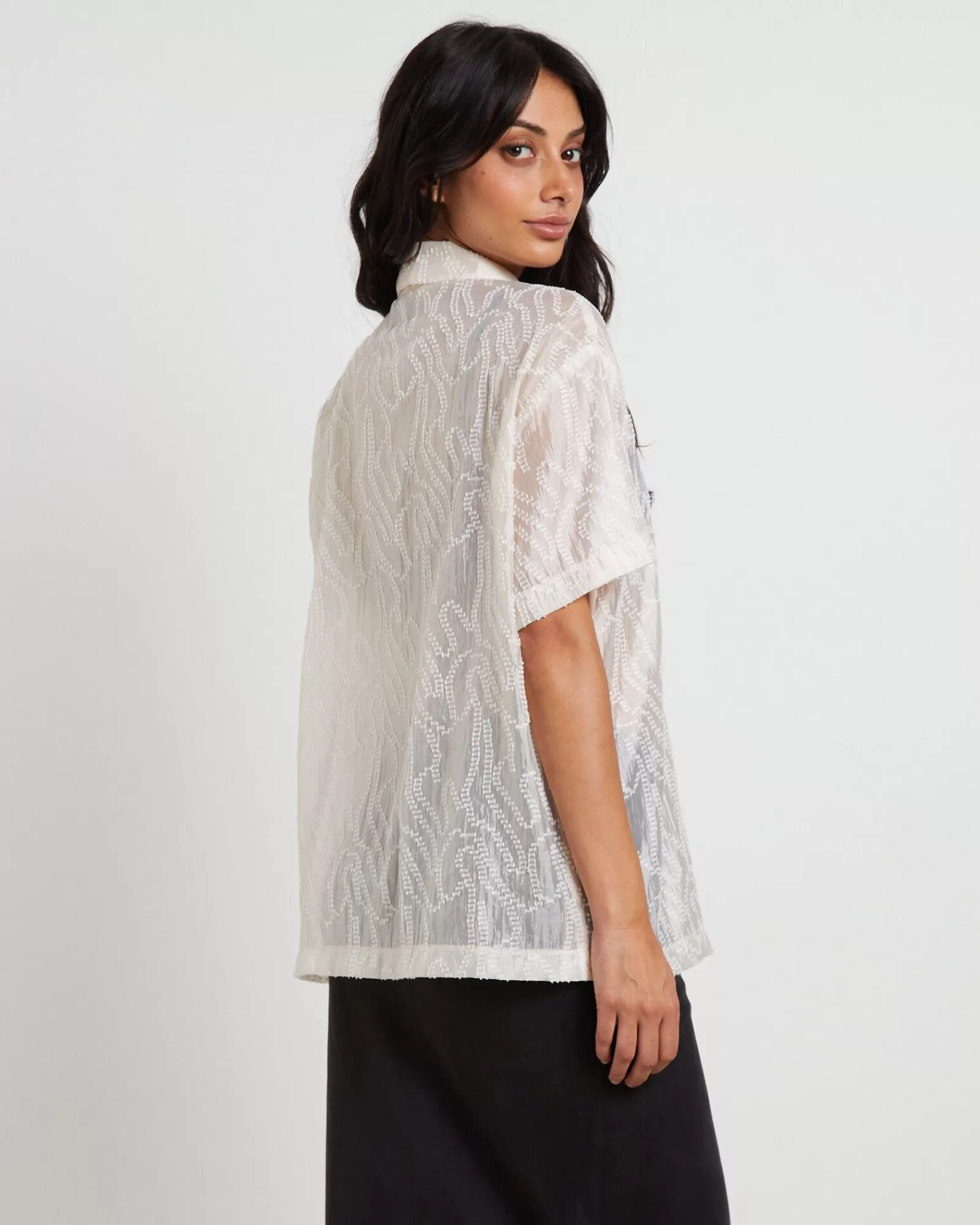 Sale ALICE IN THE EVE Avery Sheer Textured Short Sleeve Shirt In White