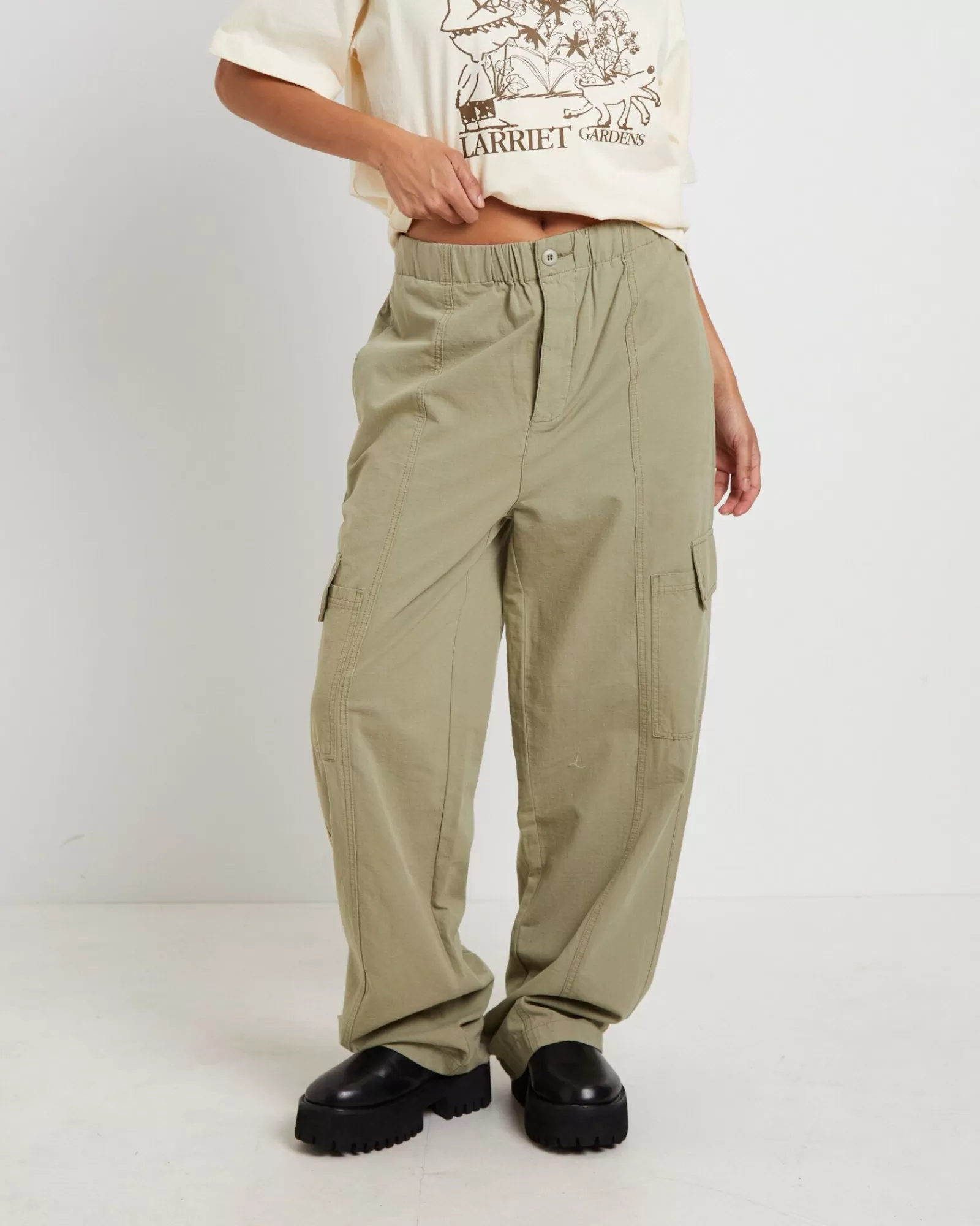 New LARRIET Cargo Pants In Sage