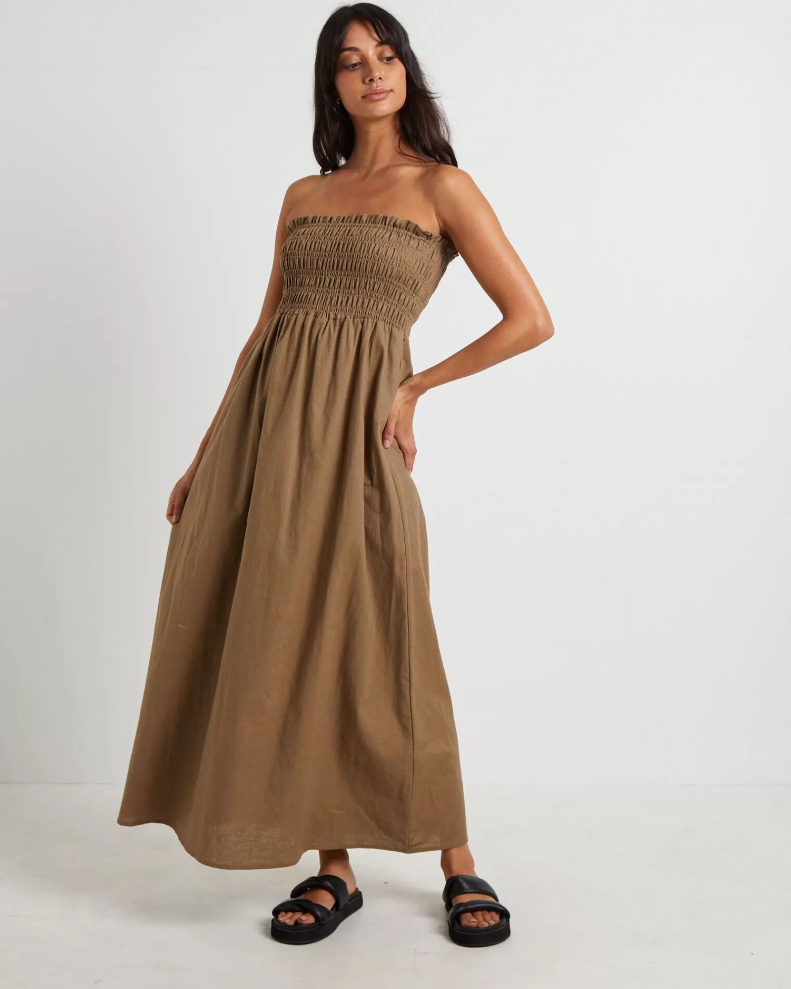 Sale SUBTITLED Esme Shirred Bandeau Maxi Dress In Hazelnut Brown