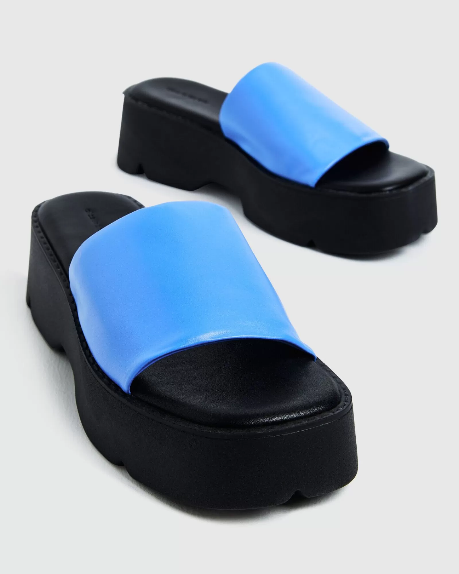 Hot ALICE IN THE EVE Freya Flatform Slides Azure Blue/Black