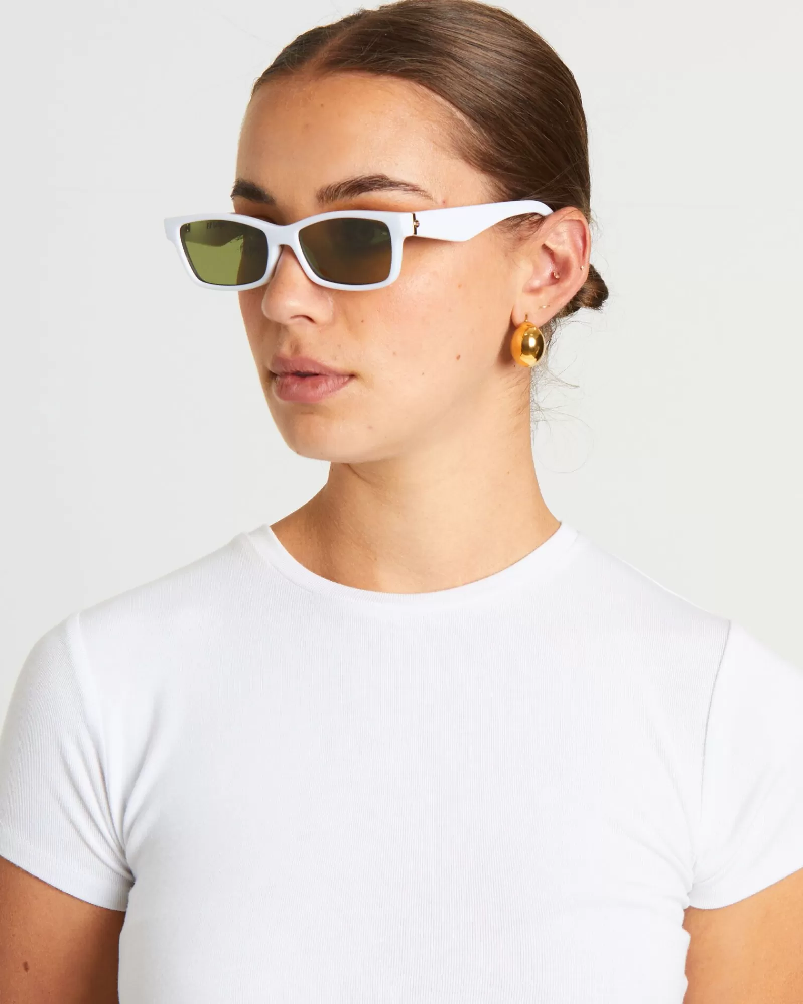 Fashion LE SPECS Le Sustain Plateaux Sunglasses In White/Moss Mono