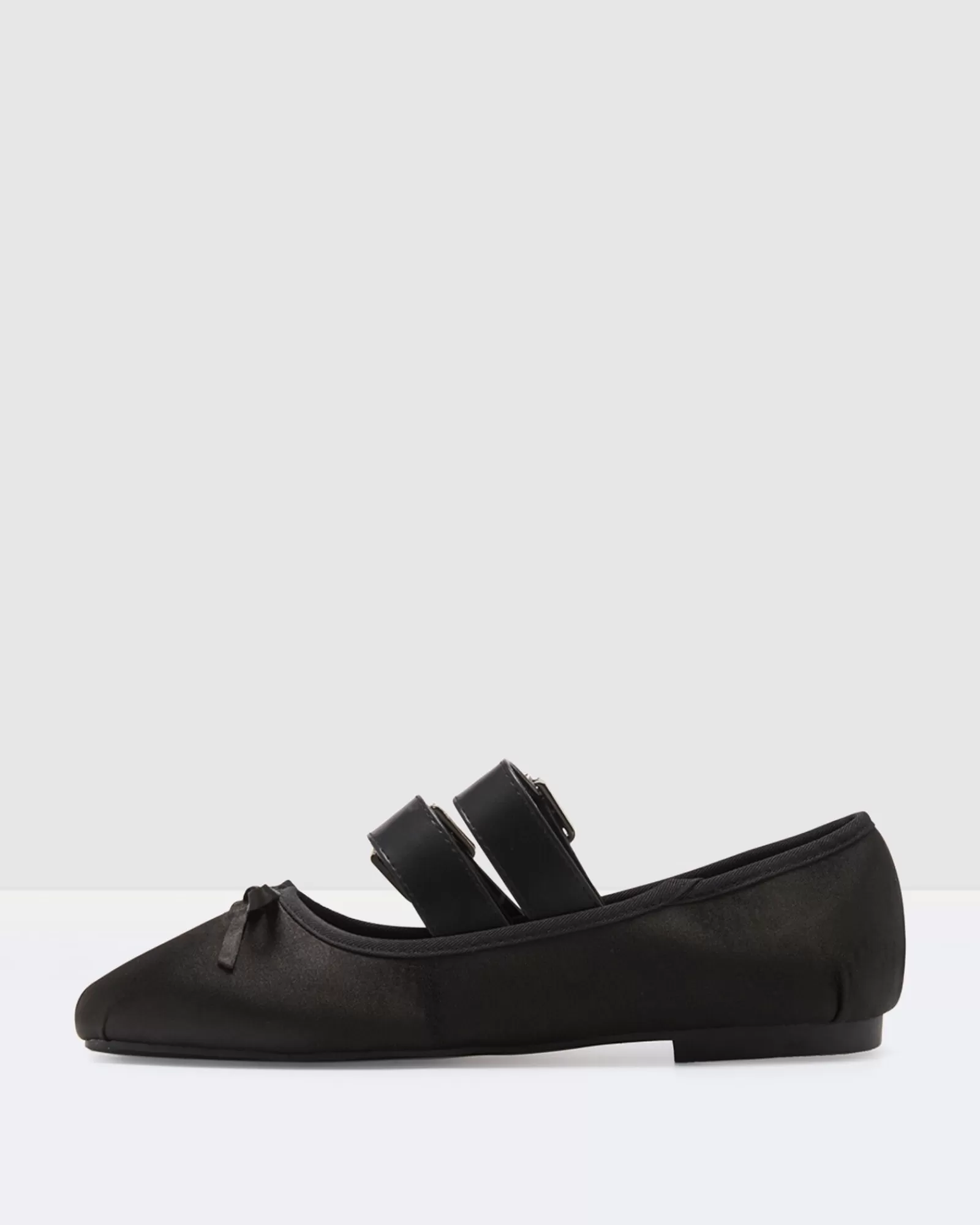 Discount THERAPY Mythos Ballet Flats In Black