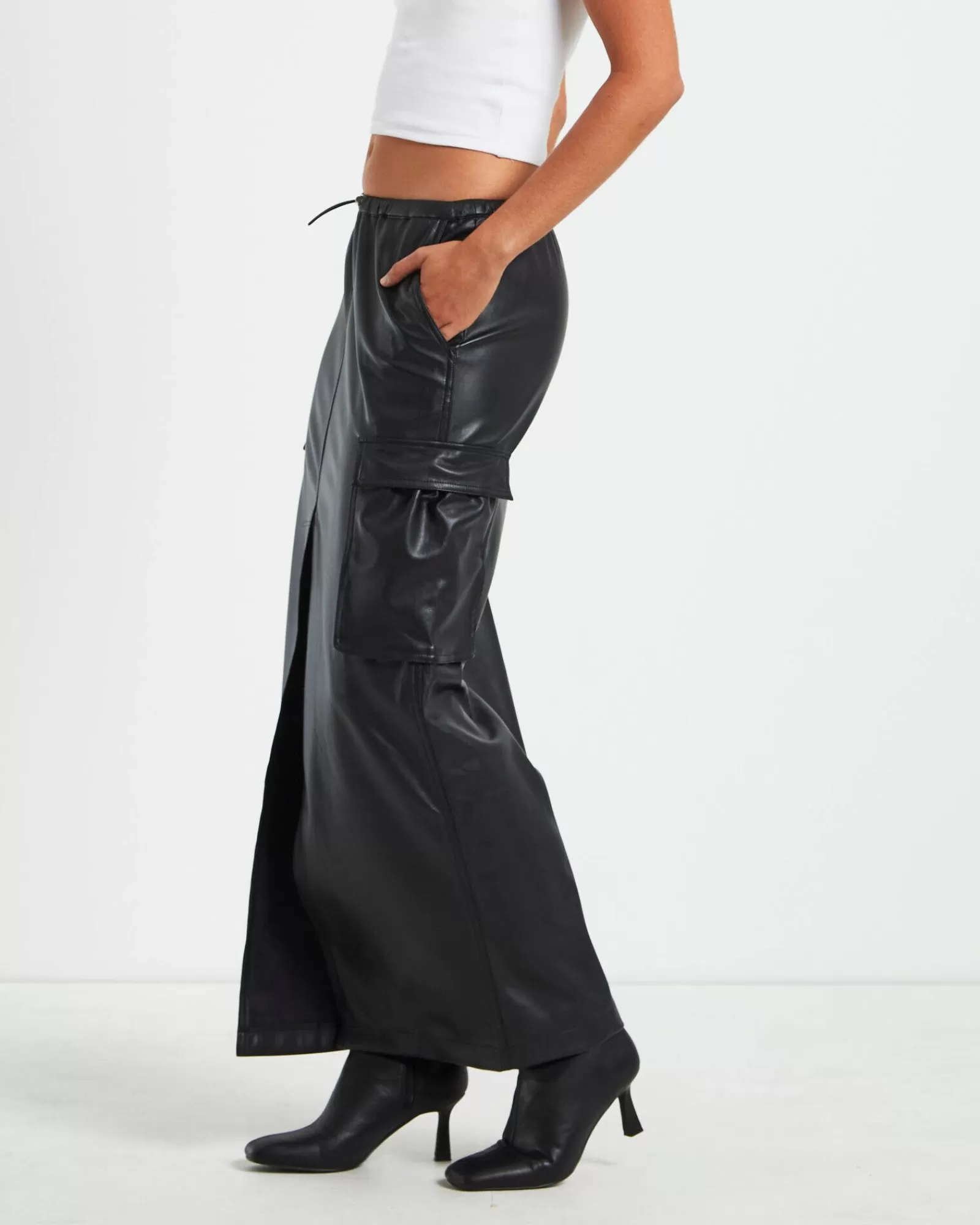 Fashion ALICE IN THE EVE Phoebe Leather Look Cargo Skirt Black