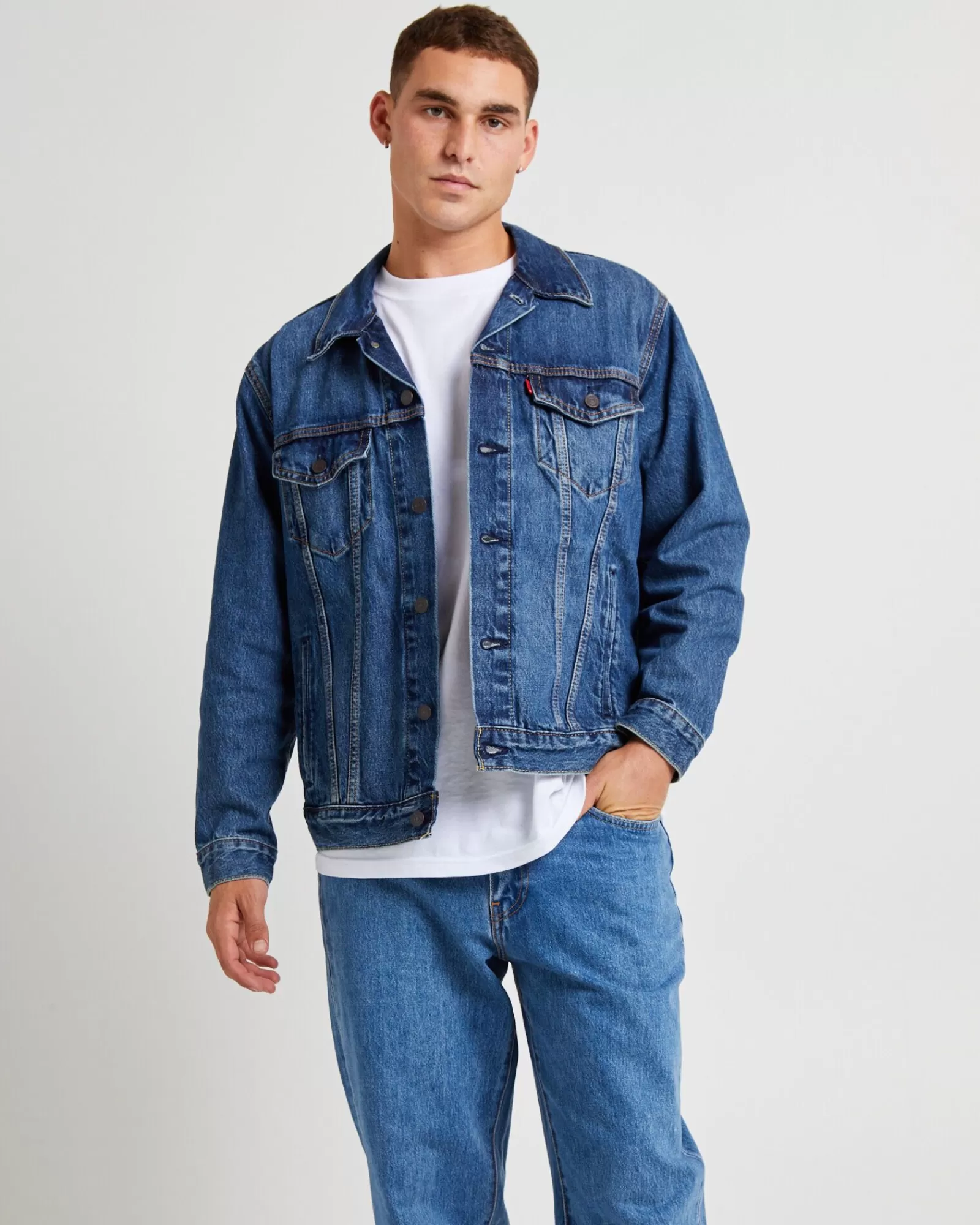 New LEVIS Relaxed Fit Trucker Denim Jacket Waterfalls