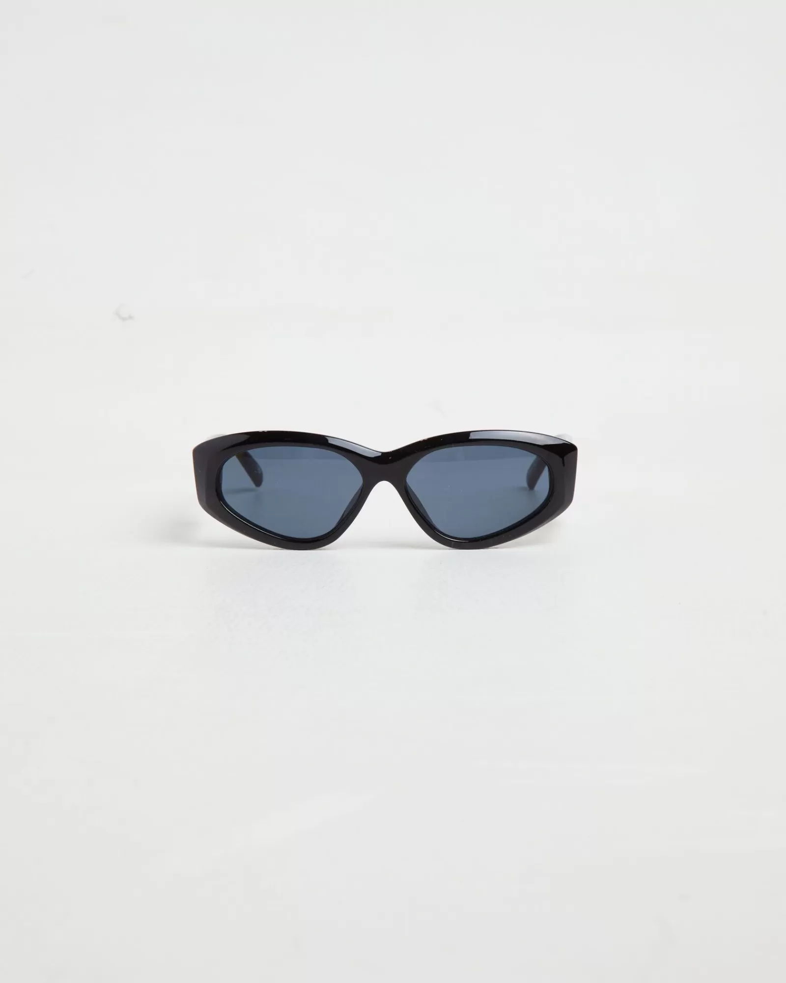 Discount LE SPECS Under Wraps Sunglasses In Black/Smoke Mono